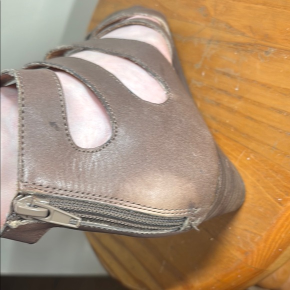 Brown Gladiator Sandals with Lace-Up Design - Picture 7 of 7